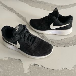 Nike Tanjun Shoes